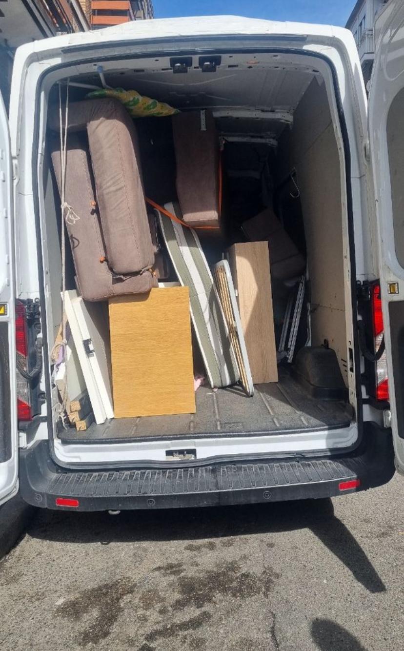 Mudanza local con sofá y muebles